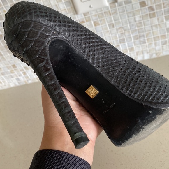 Pour La Victoire High Heels - Picture 3 of 5